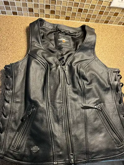 Size large. Excellent condition barely worn