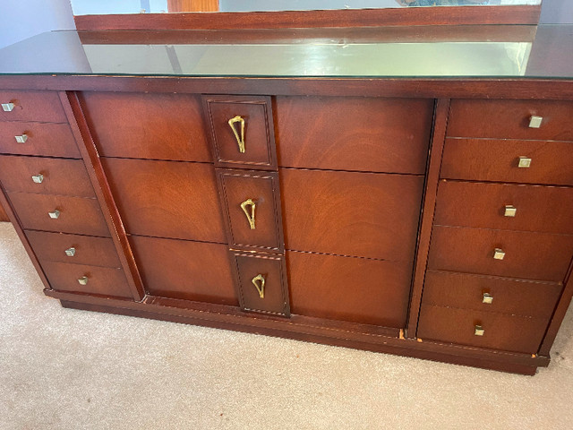 Art Deco Vintage Mahogany dresser with mirror in Dressers & Wardrobes in Saint John - Image 3