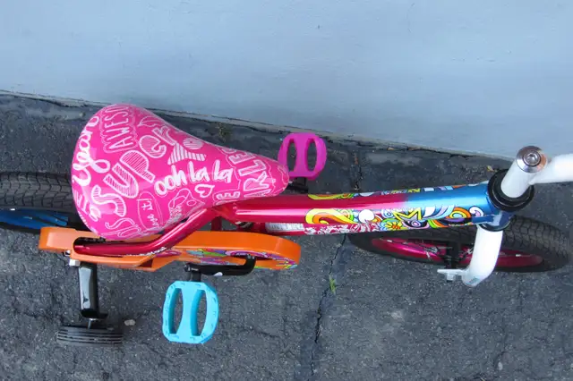 Girls bike 14 inch tire size - Great Condition in Kids in Cornwall - Image 9