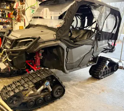 Honda pioneer 1000 5 place spécial édition avec kit de chenille 2020 en bonne état , toile complète...