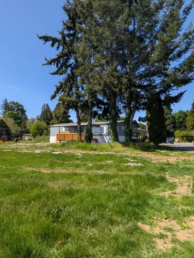 Cozy 2-Bedroom Waterfront Home with Stunning Views – 3,200/month