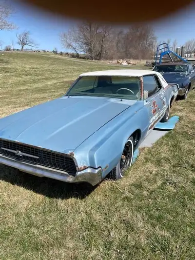 PLEASE LEAVE YOUR CELLPHONE NUMBER IF YOU WANT ANY REPLY BACK. Both cars are F.E. one is a 390 the o...