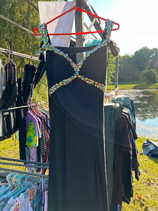 Robe de bal  de finissant acheté neuve porté 1 fois payé 300$ dans Femmes - Robes et jupes  à Lanaudière - Image 3