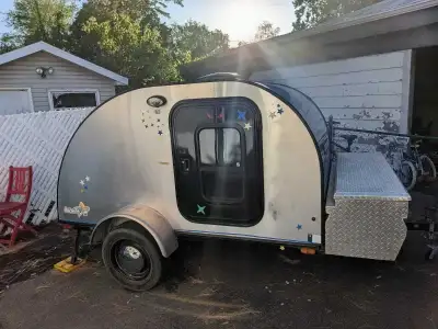Roulotte de 900 lbs. Liberty one de Cargo trailers 2017. Lit double standard. Deux portes. Un grand...