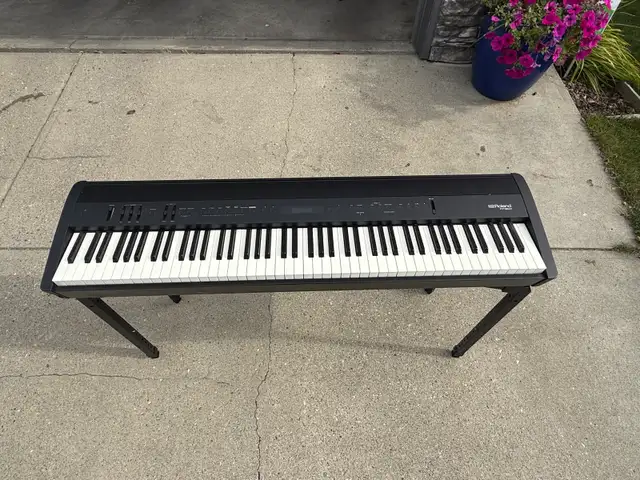 Roland FP-60X For Sale in Pianos & Keyboards in Calgary - Image 9
