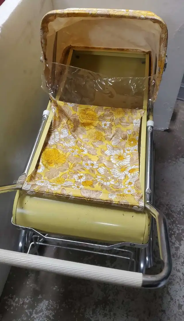 PRICE DROP! Vintage Yellow Floral Doll Pram Stroller in Arts & Collectibles in Edmonton - Image 4