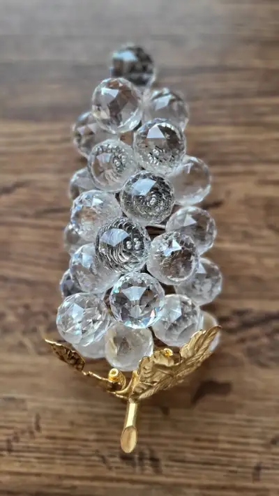 Swarovski crystal grapes 6" long 7509 NR 150 070/011 864 Issued in 1985 Retired in 2004 so it is con...