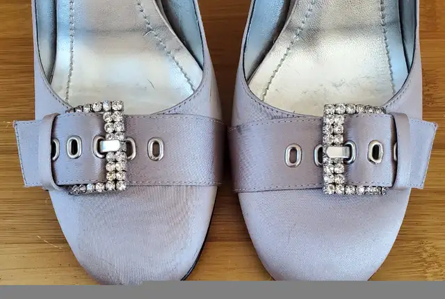 "ENZO ANGIOLINI" SILVER SATIN HEELS in Women's - Shoes in Calgary - Image 4
