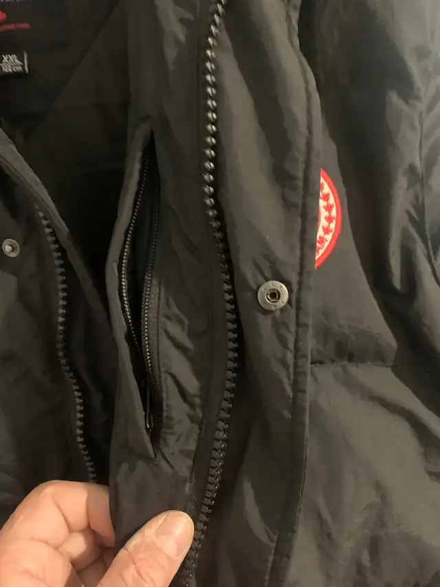 Canada Goose vest size XXL, 108 cm. Like new. in Men's in City of Toronto - Image 7
