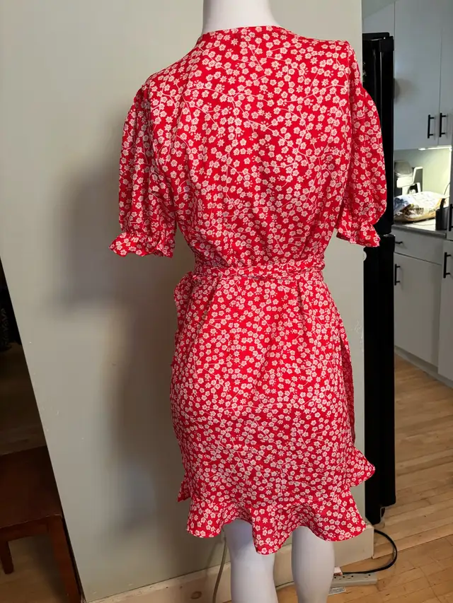 Large Lucky Leaves Wrap Dress in Women's - Dresses & Skirts in Kitchener / Waterloo - Image 5