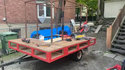 Remorque 1 essieu 3500 lbs de capacité. J'ai mis des suspensions de 2500 lbs pour le confort mais j'...