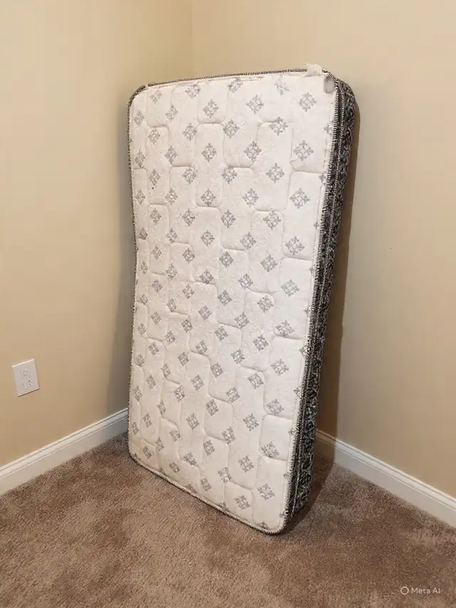 Single twin Mattress. CLEAN.  in Beds & Mattresses in Vancouver - Image 2