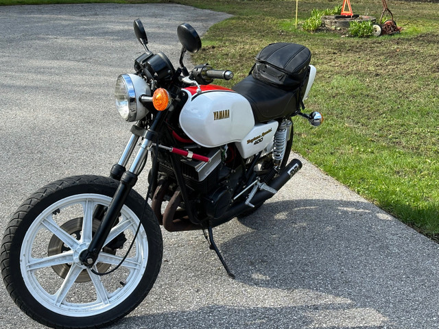 1980 Yamaha Rd400 in Sport Bikes in Cape Breton - Image 4