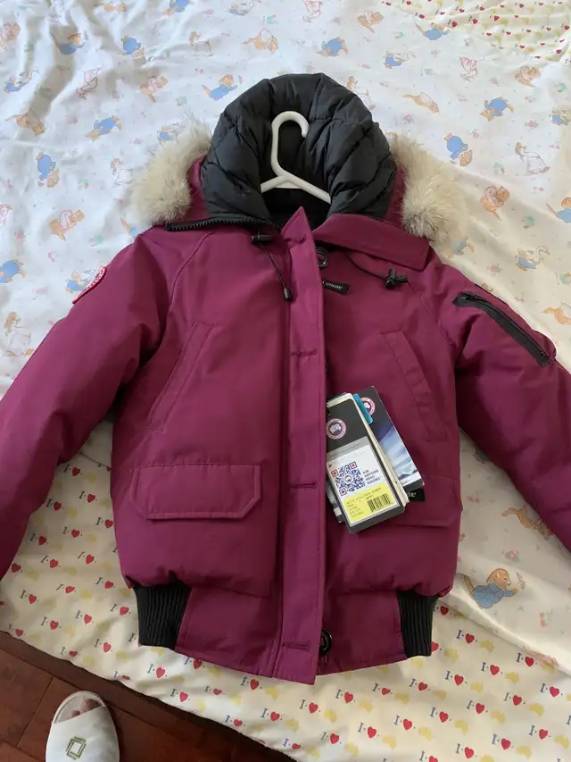 Canada goose in Women's - Tops & Outerwear in City of Toronto - Image 2