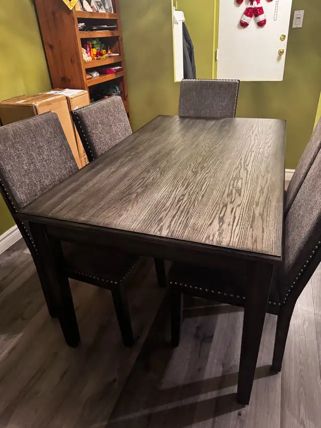 Dining Table64840233192323120