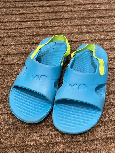 EUC Decathlon Nabaiji pool slides / slippers (US10-10.5) - smoke free and pet free home - pick up ne...