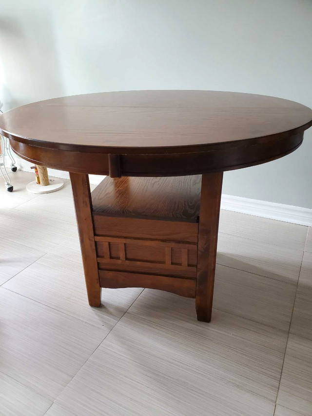 Kitchen table round  in Dining Tables & Sets in Mississauga / Peel Region