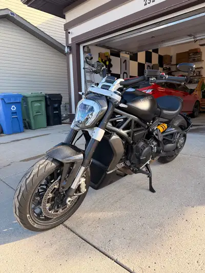 Low km, perfect shape, never been dropped always kept in garage and under cover. It’s got a lot of c...
