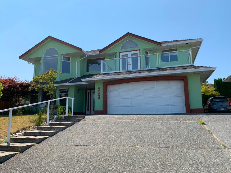 3 Bdrms 2 baths with Ocean View main Unit in North Nanaimo Long Term