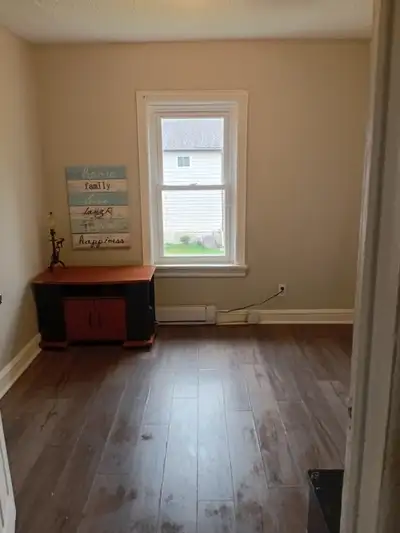 A room available in a 4 plex house apartment with two mature adults tgat work, non partiers, quiet e...