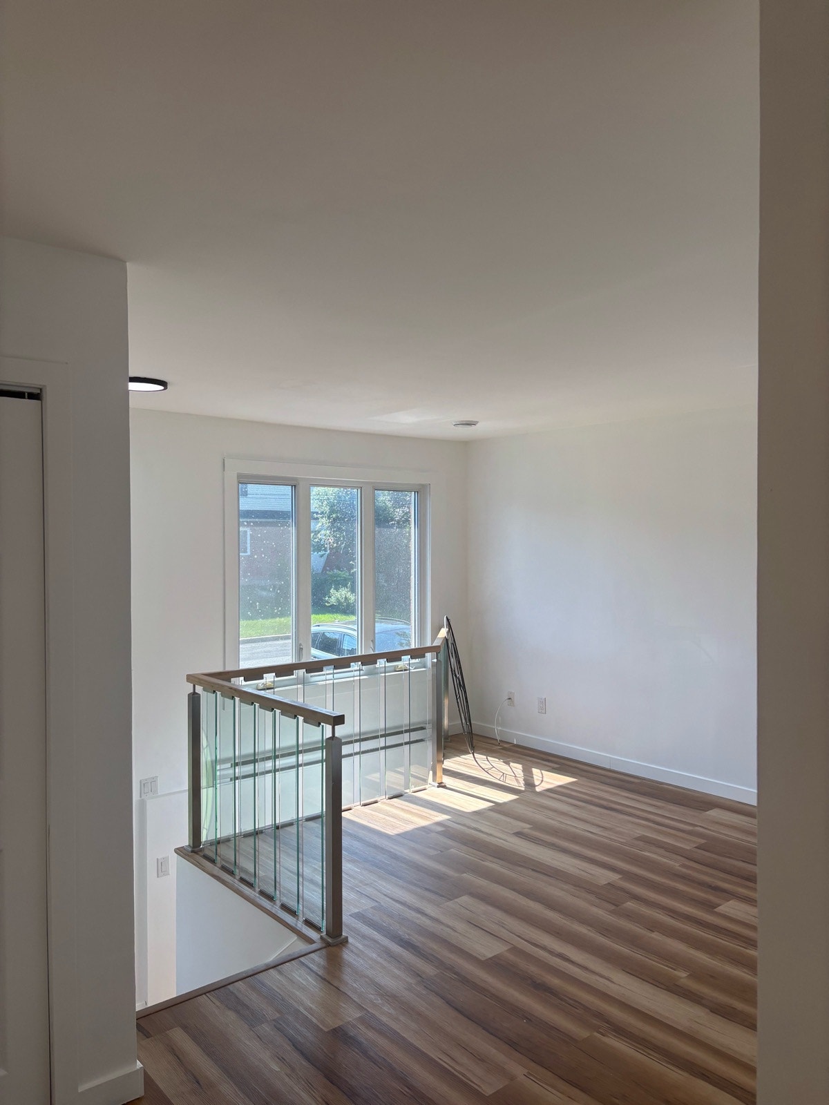Grand 6 1/2 complètement renové -Saint-Hubert-Disponible. — photo 1