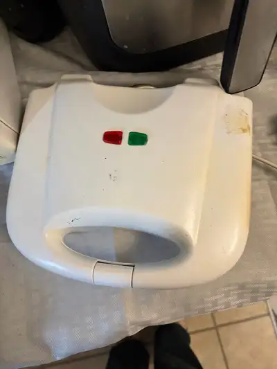 Sandwich Maker / Toastie Maker – Works Great, View more