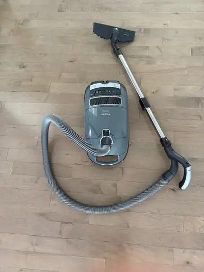 Miele Vacuum Hepa Filter for Allergies and Pet Hair. Powerful Suction with ultra quiet motor. Works...