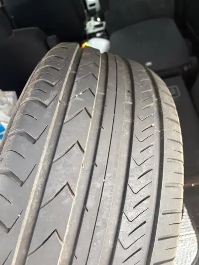 Vente pneus d’hiver Mirage 235/55/R17, achetés il y a 2 ans, utilisés seulement un hiver car la voit...