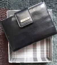 MUNDI Leather credit card and ID holder