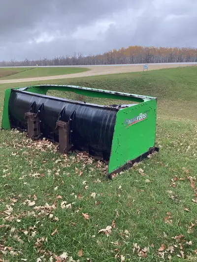 10 ft snow pusher has bolt on attachment had a skid steer hookup now has allied 694 loader hookup wo...