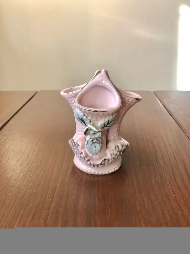 Tiny Pink Ceramic Vase Posey Decor Decoration Japan in Arts & Collectibles in Calgary - Image 2