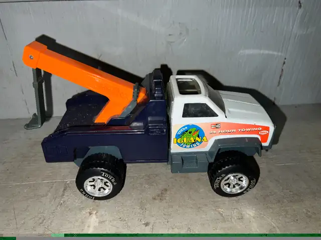 2 VINTAGE TONKA TRUCKS - MILITARY JEEP / TOW TRUCK IGUANA TOWING in Arts & Collectibles in Mississauga / Peel Region - Image 9