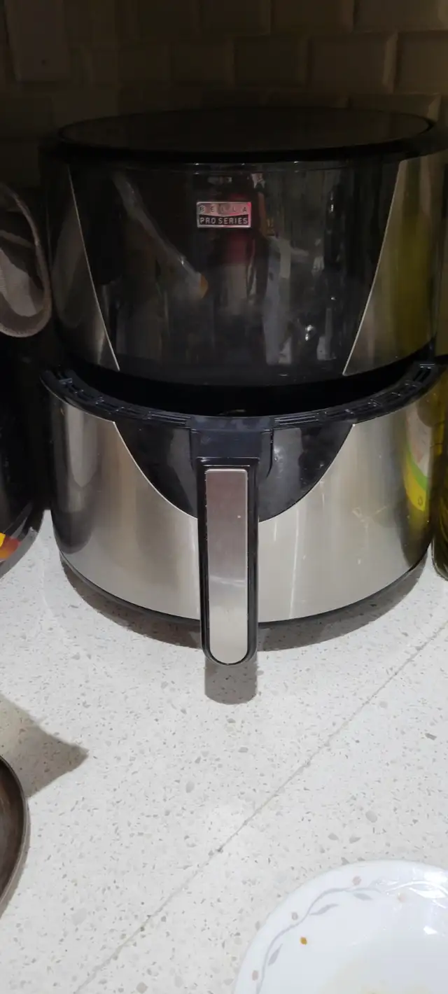 Bella Pro Series 8qt Touchscreen Digital Air Fryer, Stainless St in Toasters & Toaster Ovens in Mississauga / Peel Region - Image 2