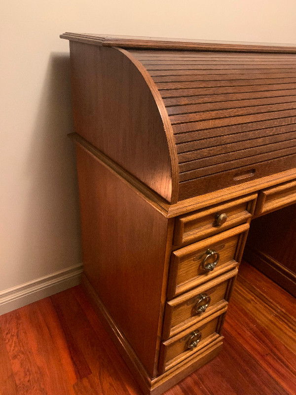Vintage Sligh Solid Wood Roll Top Desk in Desks in St. Albert - Image 4