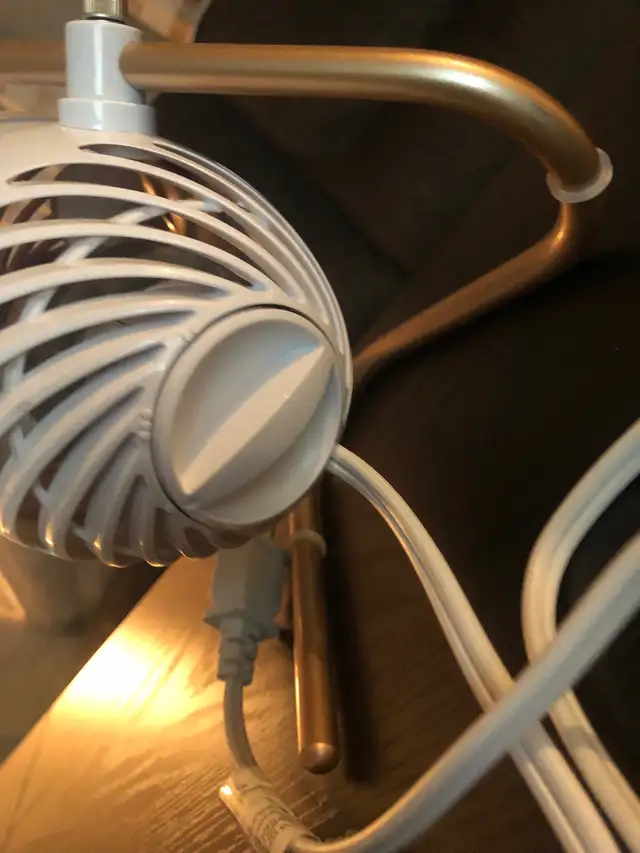 Table Lamp in Indoor Lighting & Fans in Oakville / Halton Region - Image 3