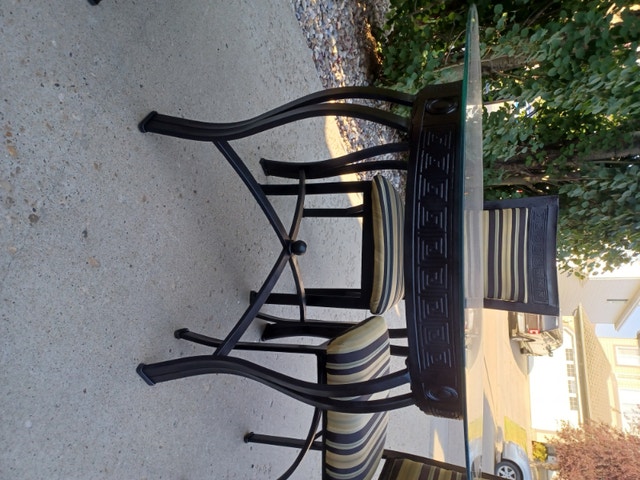 Elegant solid wrought iron dining table w/glass and 4 chairs Dining