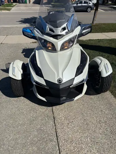 2015 Can-Am Spyder RT Limited – Only 38,000 km Top-of-the-line touring Spyder ready for long-distanc...