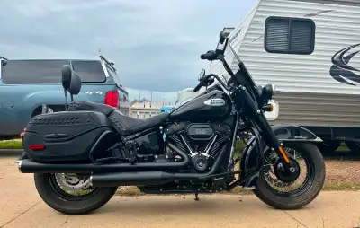 2022 FLHCS Heritage Classic 114 Softail. Lots of extras; quick detach passenger backrest, engine and...