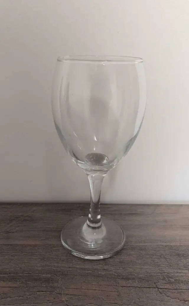 Wine Glass in Kitchen & Dining Wares in City of Toronto - Image 2