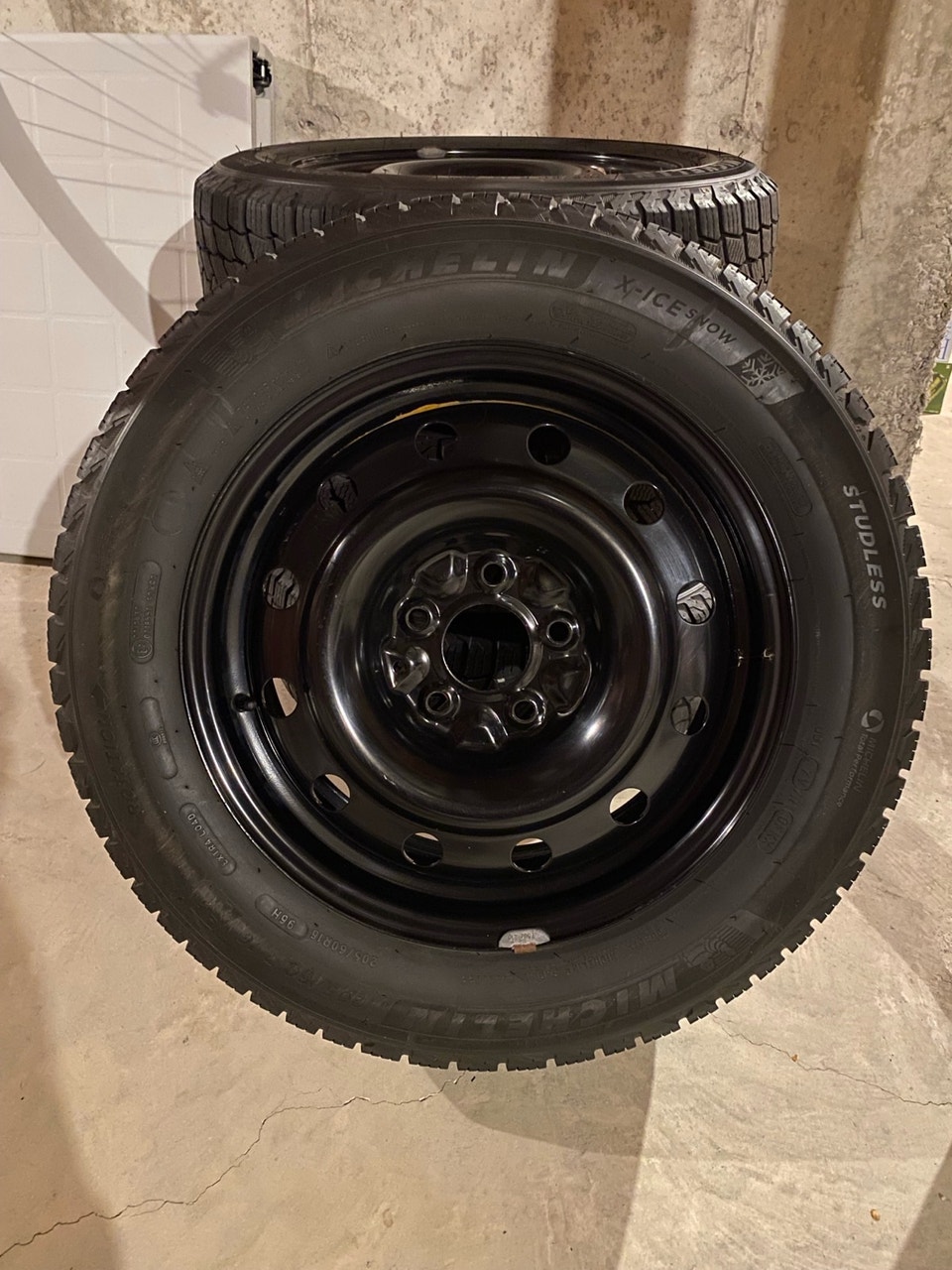 Michelin X-Ice Snow Tires 205/60 R17 | Tires & Rims | London | Free ...