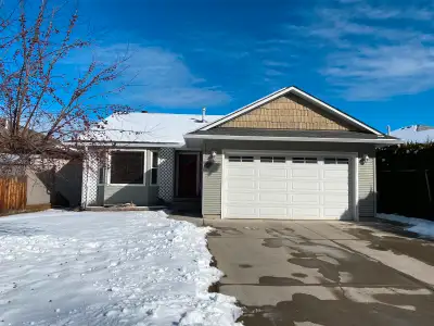Rent: $2700/monthly Available: Aug. 1 Utilities: Not included Showings: July 19 Well-kept 3 bedroom,...