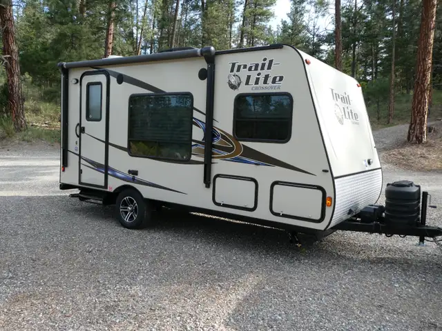 RV's, Campers & Trailers in Travel Trailers & Campers in Cranbrook - Image 2