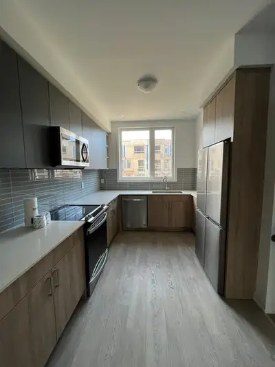 4Bedroom townhome- Finished basement - Lawrence Heights-Subway