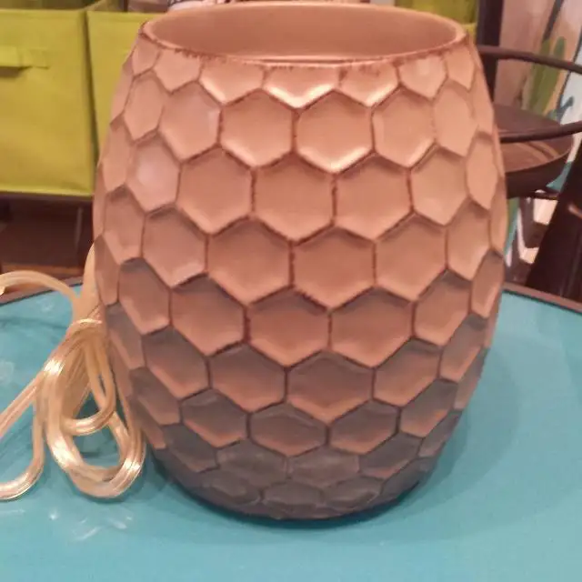 Candles, Warmers and More in Home Décor & Accents in Saskatoon - Image 3