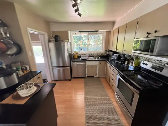 Furnished 2-Bedroom Apartment for Rent – Kincardine in Long Term Rentals in Owen Sound - Image 2