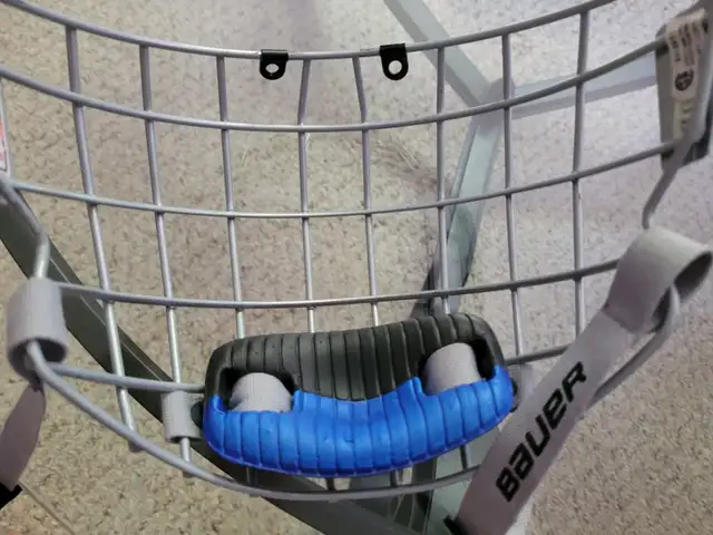 Hockey Youth equipment in Hockey in Brantford - Image 4