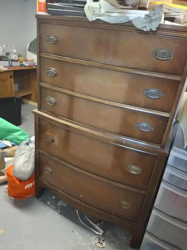 Matching Antique Bed and Dresser in Beds & Mattresses in Kingston - Image 2