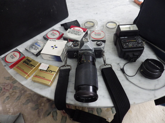MX  PENTAX SLR CAMERA  WITH  MANY  EXTRAS    175 $ in Cameras & Camcorders in Thunder Bay - Image 2