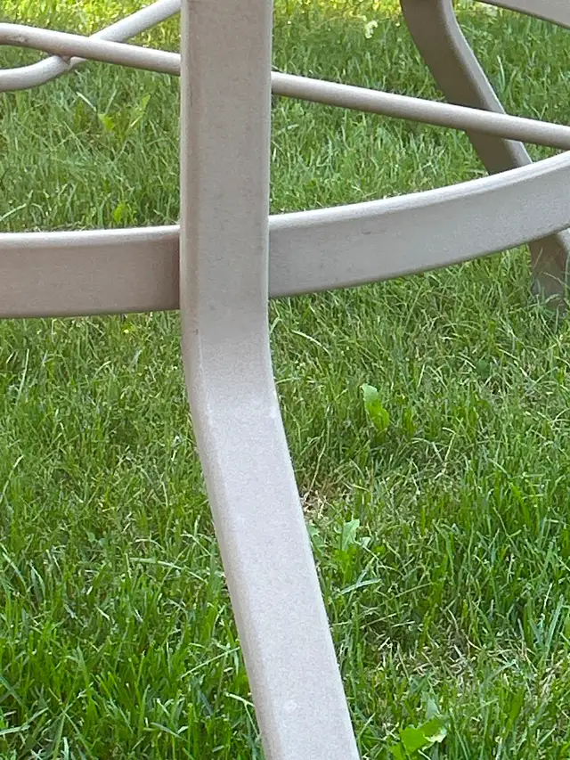 Outdoor round dining table in Dining Tables & Sets in London - Image 4