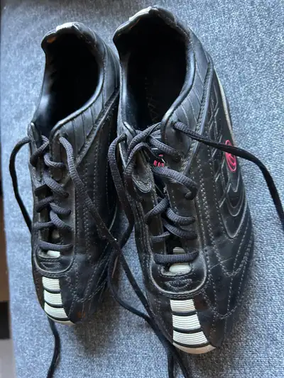 Rawlings Soccer cleats, outdoor soccer shoes $35 size 5 adult, View more